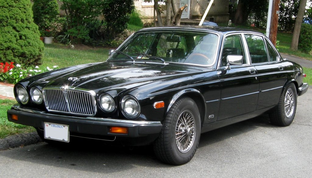 Rent-a-Car|Picture of Jaguar Sovereign V12 5.3 Brone.bg