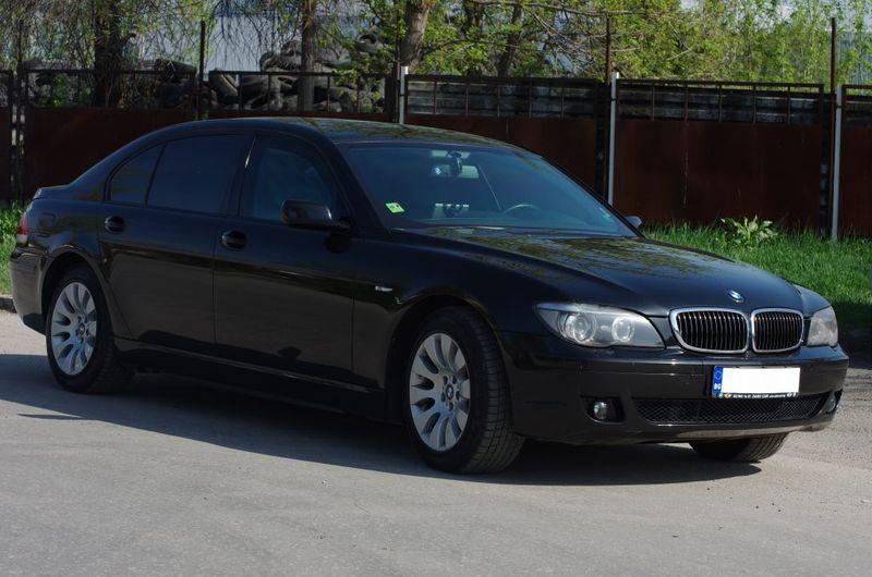 Armored BMW black on the street | Brone.bg