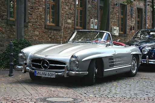 Retro Mercedes in silver